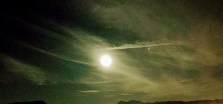 Rayos de luna llena en Igualada.