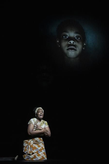 El momento del aria de la niña muerta, que se interpreta en swahili. La mayor parte de la ópera es en francés
