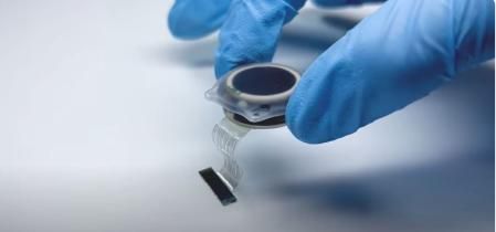 Chip de Neuralink, en un vídeo de la compañía.