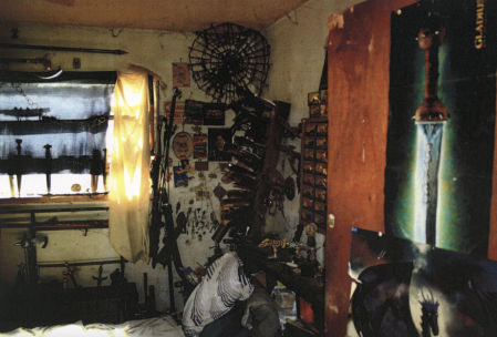 Habitación con armas en la casa del padre de Levi King