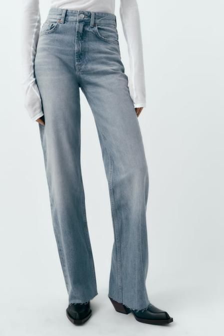 Este modelo de Zara es de tiro alto y pierna ancha y cuesta 29,95 euros