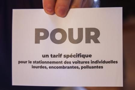 Papeleta a favor de establecer una tarifa específica para el estacionamiento de vehículos pesados, voluminosos y contaminantes&nbsp;