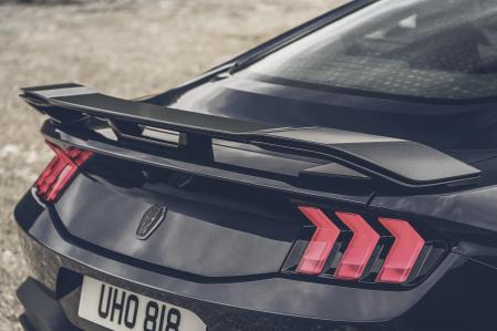 Las clásicas luces traseras de tres barras, otro elemento icónico y característico del modelo desde siempre, se actualizan con leds&nbsp;