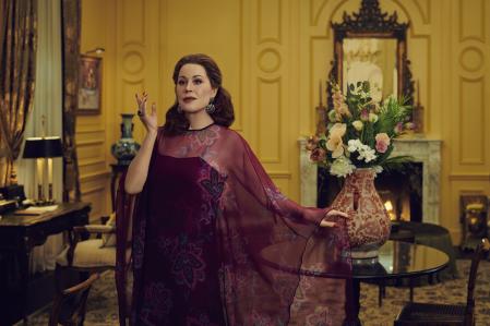 Molly Ringwald es Joanne Carson, que estuvo casada con el mítico Johnny Carson que revolucionó el late-night americano.