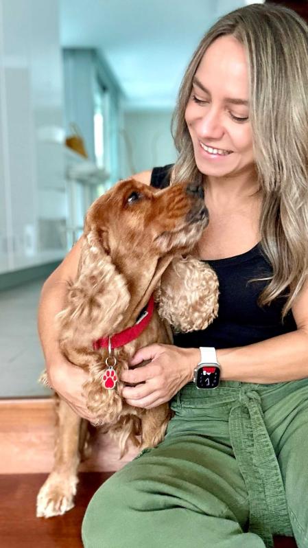 La 'influencer' Tasty Hunting con su perro Juano