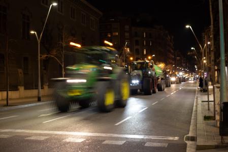 Tractorada nocturna en Barcelona.