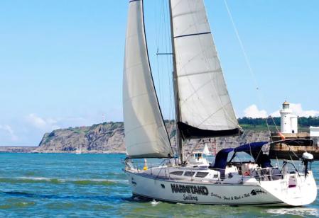 El hotel Palacio Arriluce propone navegar por la ría de Bilbao en San valentín