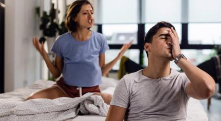 Muchas parejas tienen conflictos con las tareas del hogar.