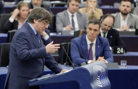 Strasbourg (France), 13/12/2023.- Former Catalan regional premier Carles Puigdemont speaks during a debate on 'Review of the Spanish Presidency of the Council' at the European Parliament in Strasbourg, France, 13 December 2023. (Francia, Estrasburgo) EFE/EPA/RONALD WITTEK