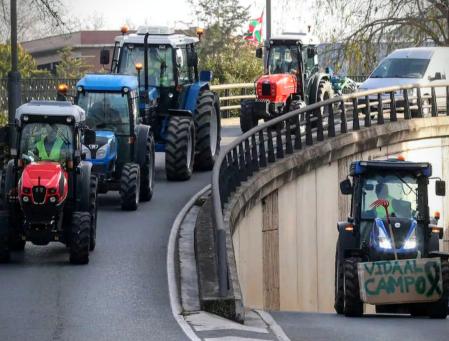 Protesta de los agricultores con sus tractores.
