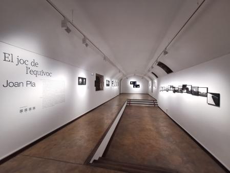 Exposición 'El joc de l'equívoc. Joan Pla', en el Palau Solterra de la Fundació Vila Casas de Torroella de Montgrí