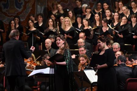 Eleanor Lyons,y Anna Terferjan en uno de los dúos de sopranos de 'Lobgesang'