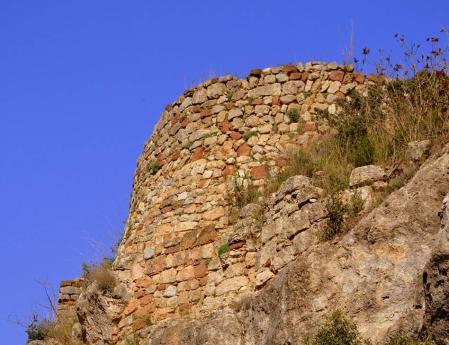 Primitiva torre del castillo.