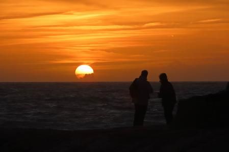 Observando el atardecer de la nube barco en Rota.