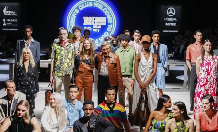 María Bas junto al resto de modelos que desfilaron para Pablo Erroz en la Mercedes-Benz Fashion Week Madrid
