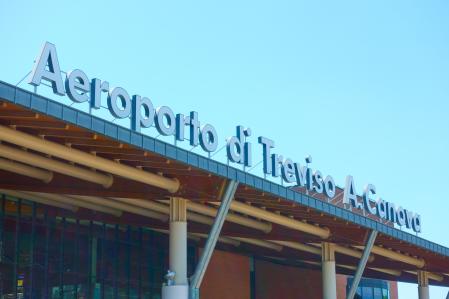 Los aeropuertos secundarios suelen ofrecer mejores tarifas