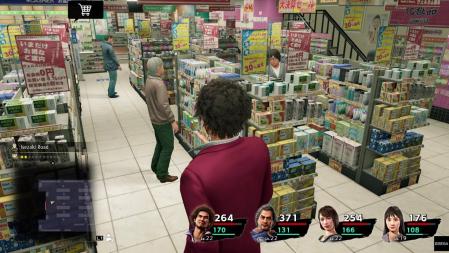 Partida de 'Yakuza: Like a Dragon', en un supermercado