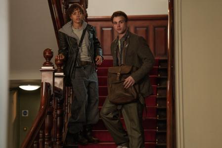 Ahora encabezará el thriller 'Prime Target' para Apple TV+ con Ridley Scott de productor.