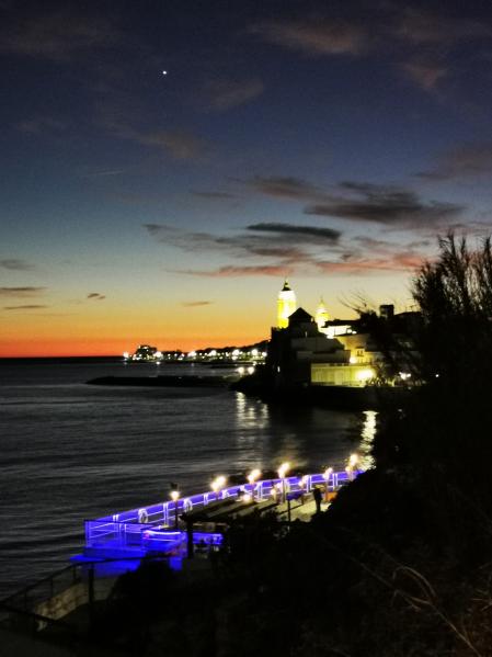 Puesta de sol de invierno en Sitges.