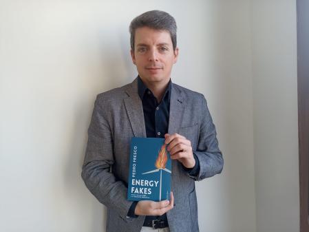 Pedro Fresco con su nuevo libro