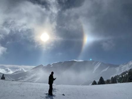 Halo solar en la nieve de Cerler.