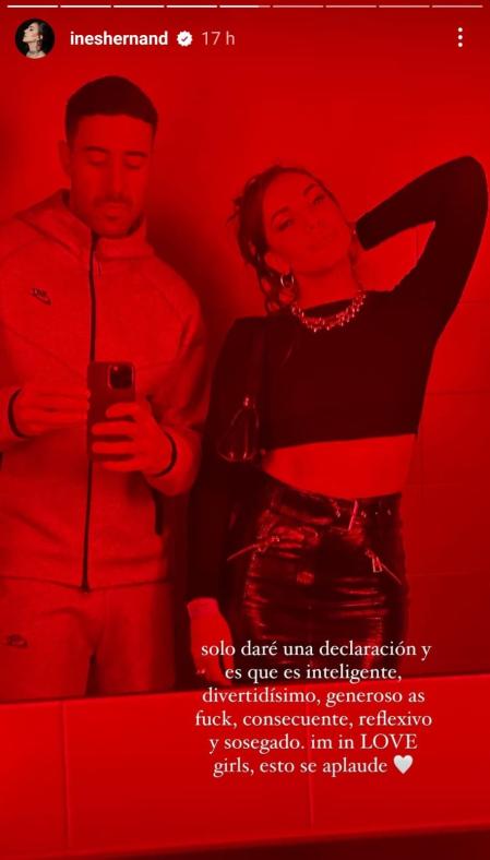 Inés Hernand junto a su novio