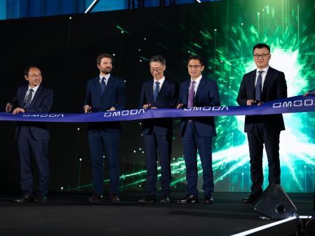 Altos representantes de Omoda y del Grupo Chery participaron en el evento de lanzamiento de la marca china en España&nbsp;