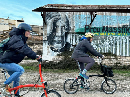 En Bot, un antiguo vagón que hace la función de cafetería