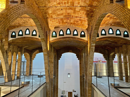 Diseñada en 1920 por César Martinell, en Gandesa se encuentra la Cooperativa