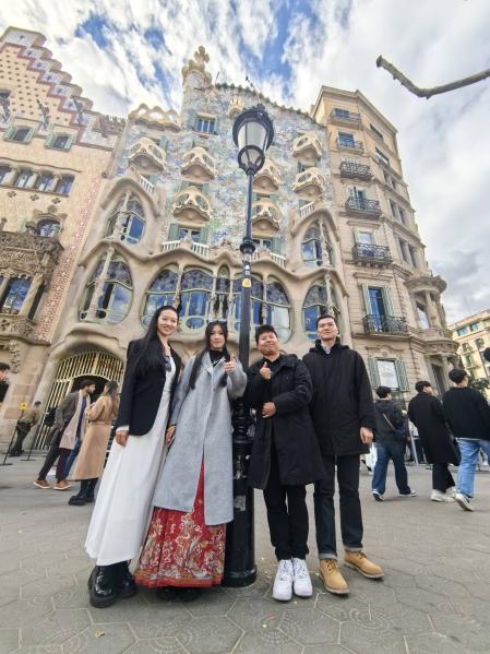 Los mismos, en el momento de ocio