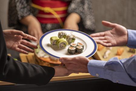 Sushi hecho al momento en un brunch que combina a la perfección lo tradicional y lo último en gastronomía