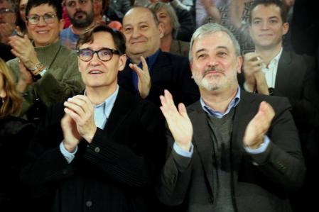 El primer secretari del PSC, Salvador Illa, amb l'alcalde de Barcelona, Jaume Collboni