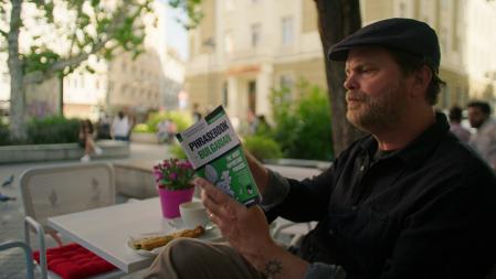 En uno de los episodios viaja a Bulgaria, uno de los países con la tasa de infelicidad más alta del mundo.