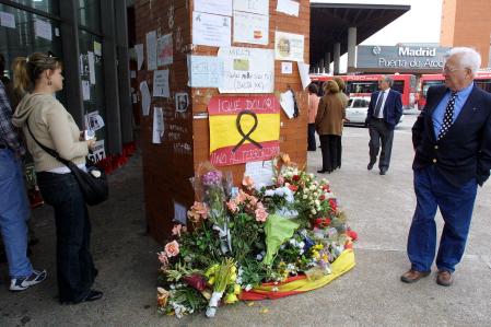HOMENAJES A LOS FALLECIDOS EN LOS ATENTADOS DE LA ESTACION DE ATOCHA.
