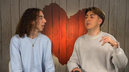 Alejandro y Adrián en 'First Dates'