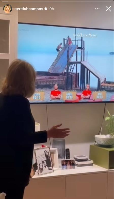 Terelu anima a Kike Calleja