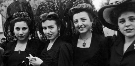 Jóvenes españolas con mantilla en 1946 (Haywood Magee/Picture Post/Hulton Archive/Getty Images)