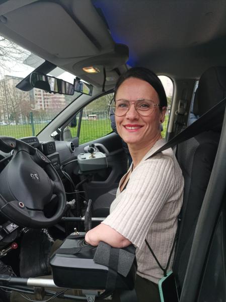 Sònia Guirado dice que se siente muy cómoda conduciendo y que le relaja hacerlo&nbsp;