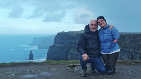 Sònia, junto a su pareja, con la que se desplazó a Bilbao en el proceso para sacarse el carnet&nbsp;