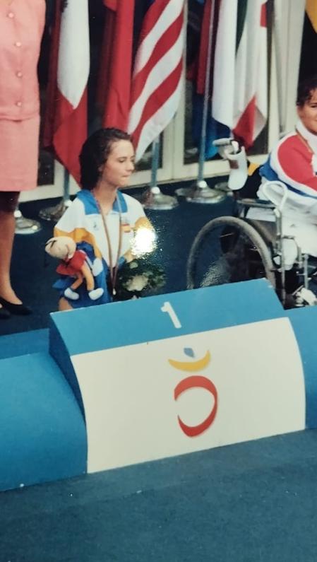En los Juegos Paralímpicos de Barcelona'92 consiguió una medalla de oro y dos de bronce