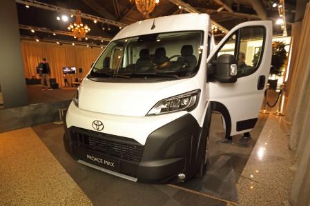 El Proace Max facilita las maniobras de carga y descarga gracias a una puerta lateral y a unas traseras que se abren hasta 270º