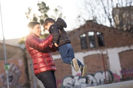 Para Sonia ser madre tardía implica más cansancio, pero disfruta todas las tardes de su hijo Edahi