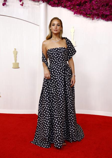 Jennifer Lawrence con el vestido de Dior en la alfombra roja de los premios Oscar