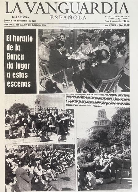Con el titulo, “El horario de la Banca da lugar a estas escenas”, titulaba la Vanguardia el 9 de noviembre de 1961, en su portada, donde aparecen los empleados de Banca en distintos lugares de la Plaça de Catalunya, tranquilamente almorzando.