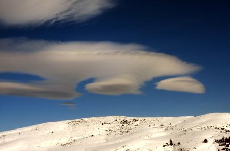 Nubes lenticulares sobre el Alabau.