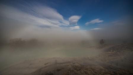 Nubes lenticulares y niebla.