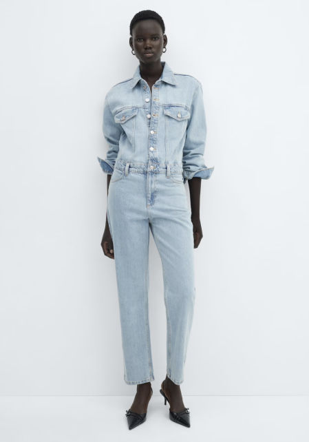 Mono vaquero de manga larga de Mango (49,99 euros)