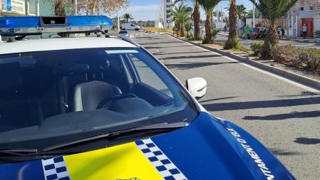 Los agentes de la Policía Local de Elche tienen un nuevo radar móvil, muy sofisticado y de reducidas dimensiones, para cazar a los conductores por exceso de velocidad