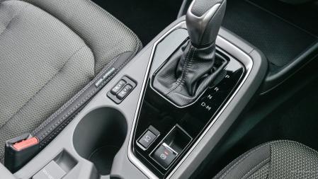 Equipa una confortable transmisión automática Lineartronic y freno electrónico de estacionamiento.&nbsp;