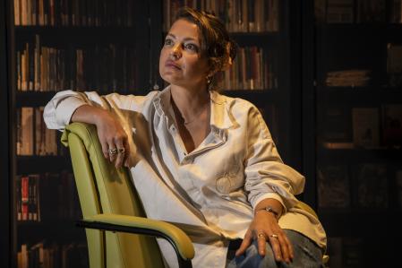 Fonzi posa para 'Guyana Guardian' tras la entrevista